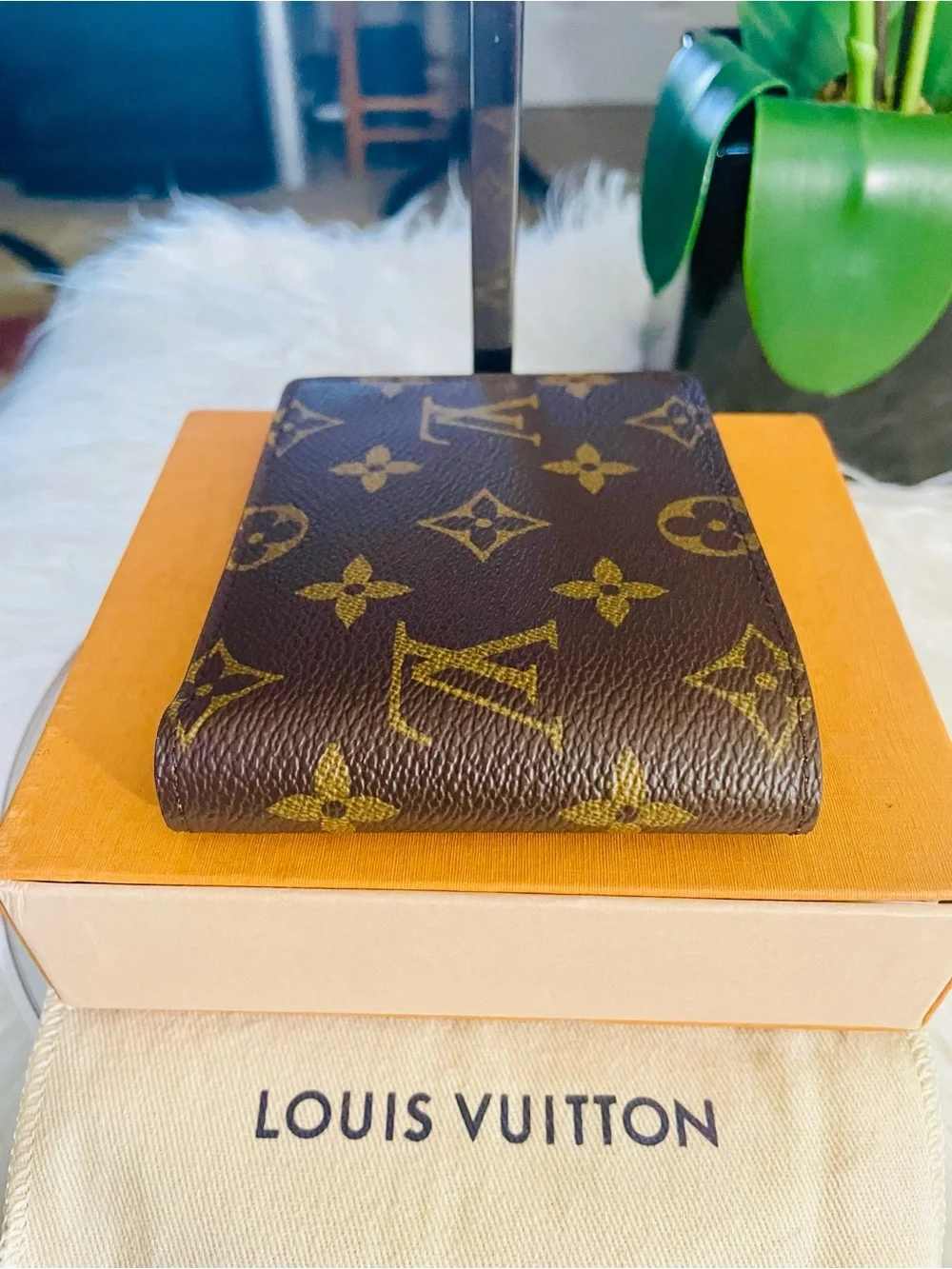 Louis Vuitton Monogram Canvas Wallet unisex